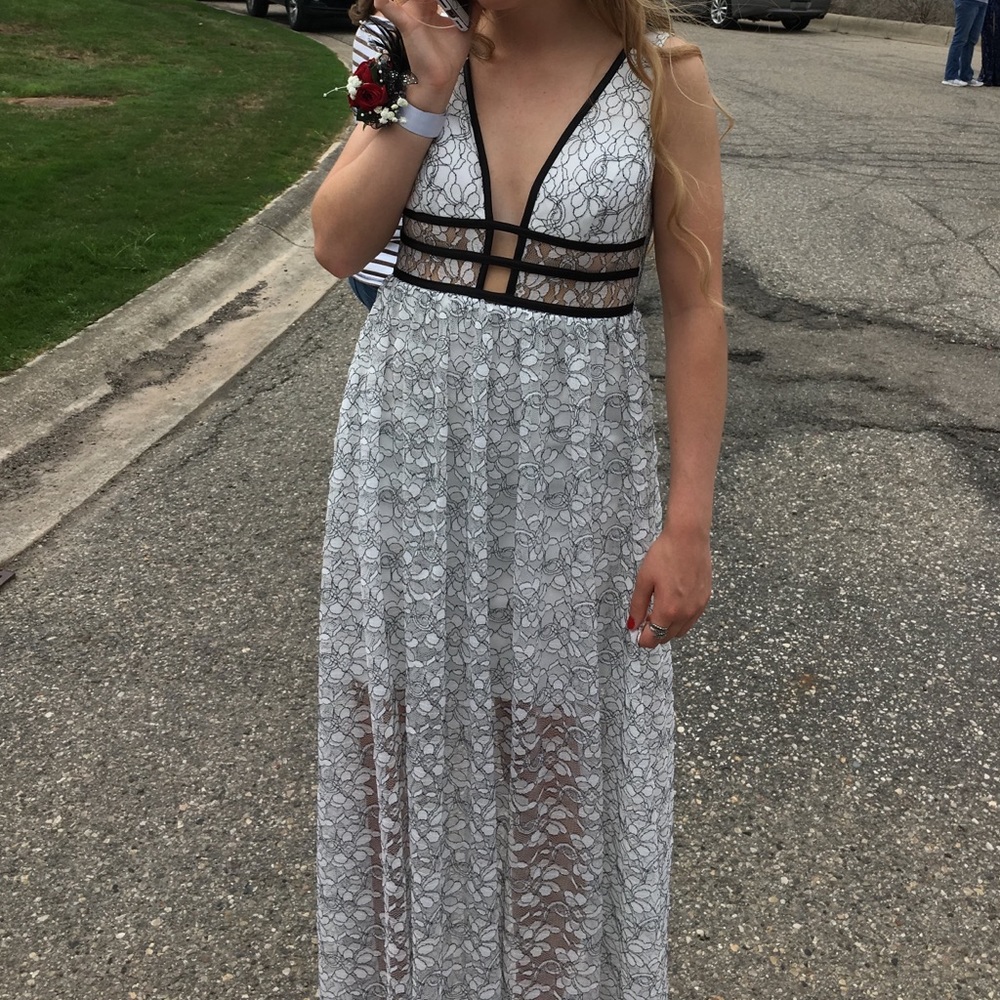 Size 3 Lace White/Black Long Prom Dress